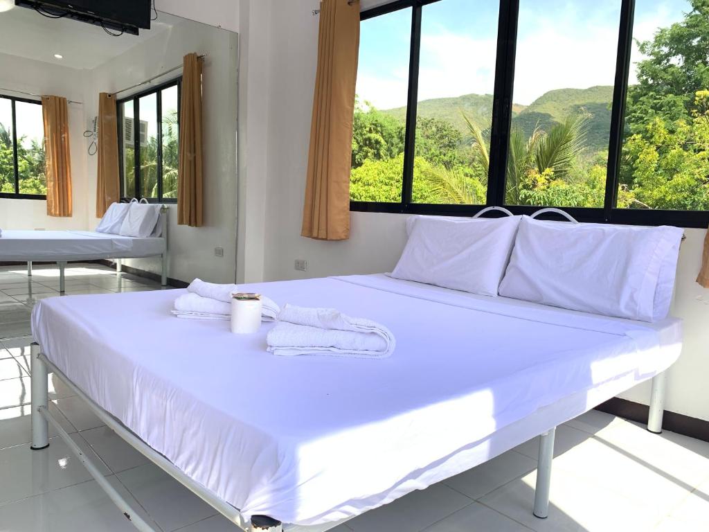 Luna Oslob Travellers Inn