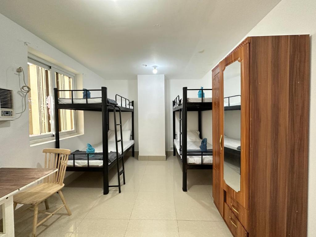 Mabolo 202 Family Room