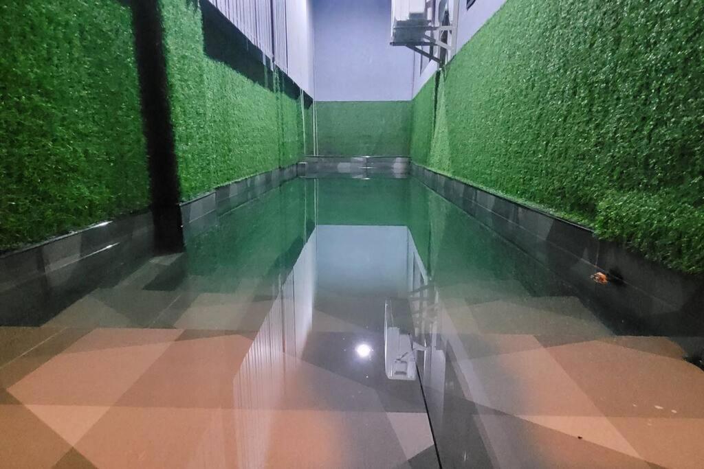 Maison Tres with Dipping Pool, billiards, airhockey, videoke and netflix and chill