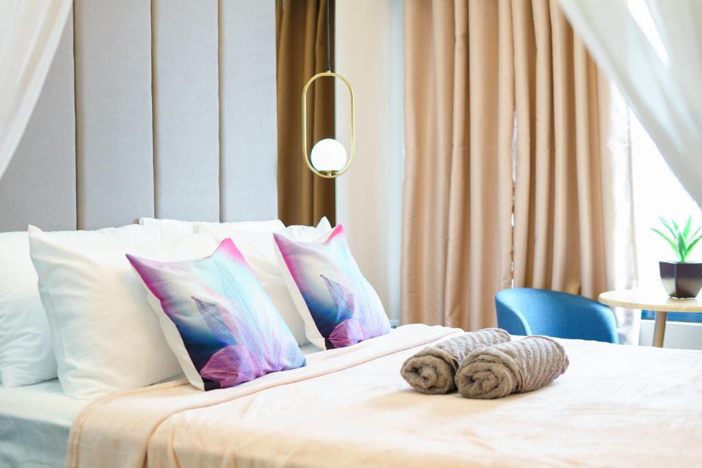 THE CITY SCAPE - Deluxe 1B Room in Makati