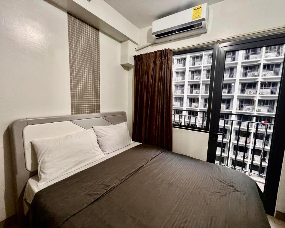 Mall of Asia Shore Residence - Perfect Location