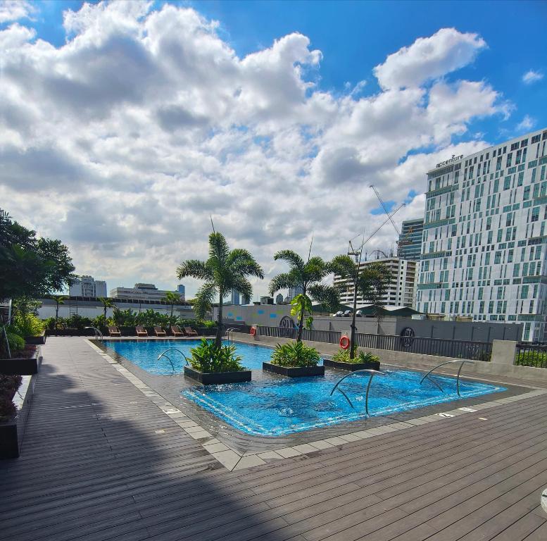 Manhattan Plaza tower 2 with Balcony, mini karaoke, Pool, Can Cook