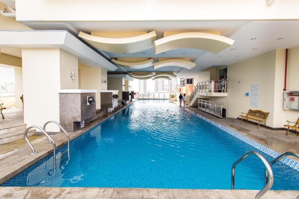 Affordable Manila Bay & City Lights View Stay with Free Pool Access