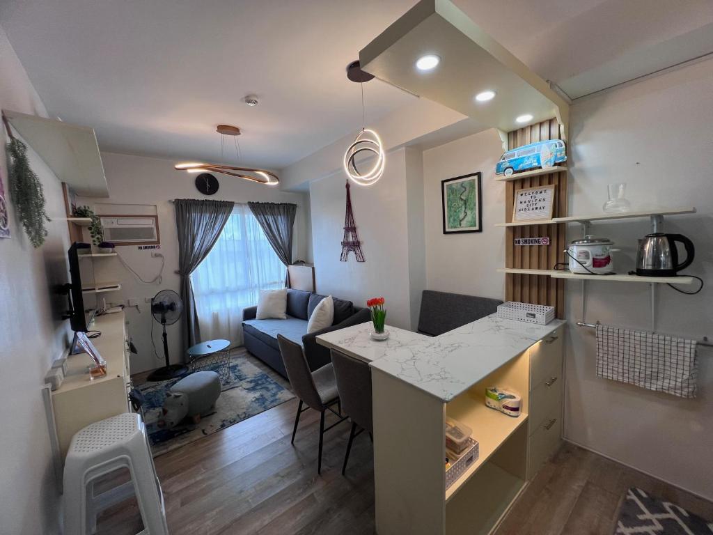 Mavita's City HideAway ONE BEDROOM CONDO