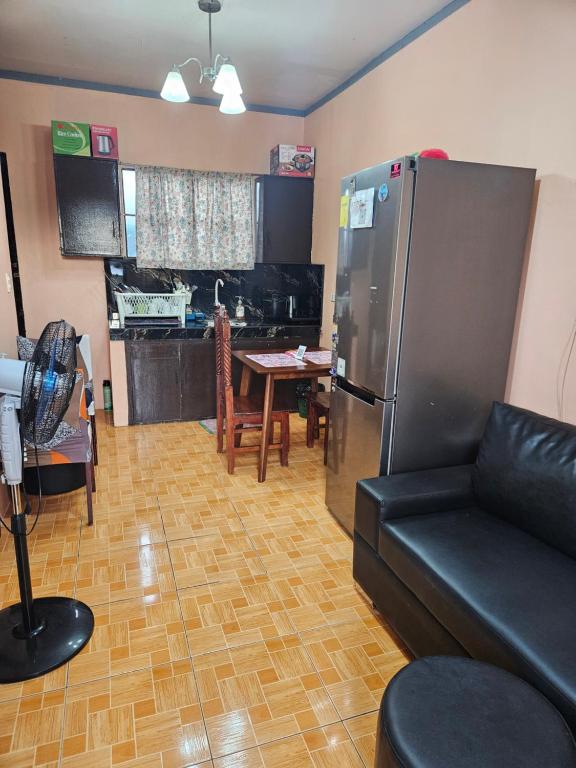 Mel's Place U1 Batangas 2 BR House w Free Parking Free Wifi 4 adults and kids
