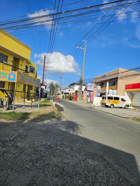 Mel's Place U4 Batangas Vista De Oro 2BR House w TV Netfilx w Free Parking, Free WIFI 4 Guests