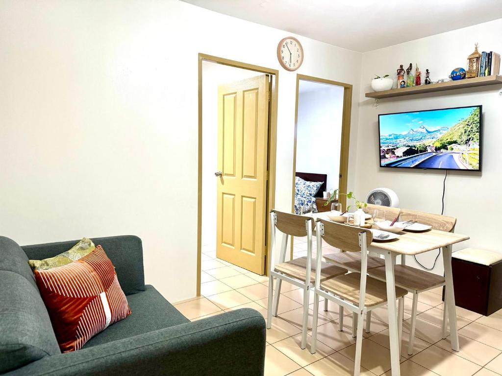 Two- Bedroom New Condo, Free Hi-Speed Wifi
