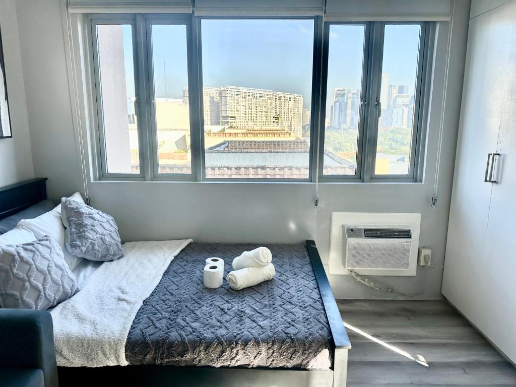 Modern and Slick Condo in Venice near Makati and BGC