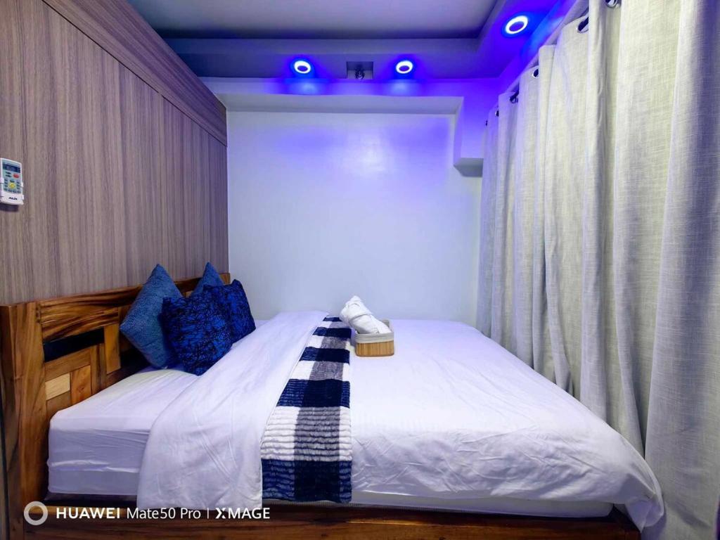 Shore 2 Tower 3 Modern Loft Near Mall of Asia