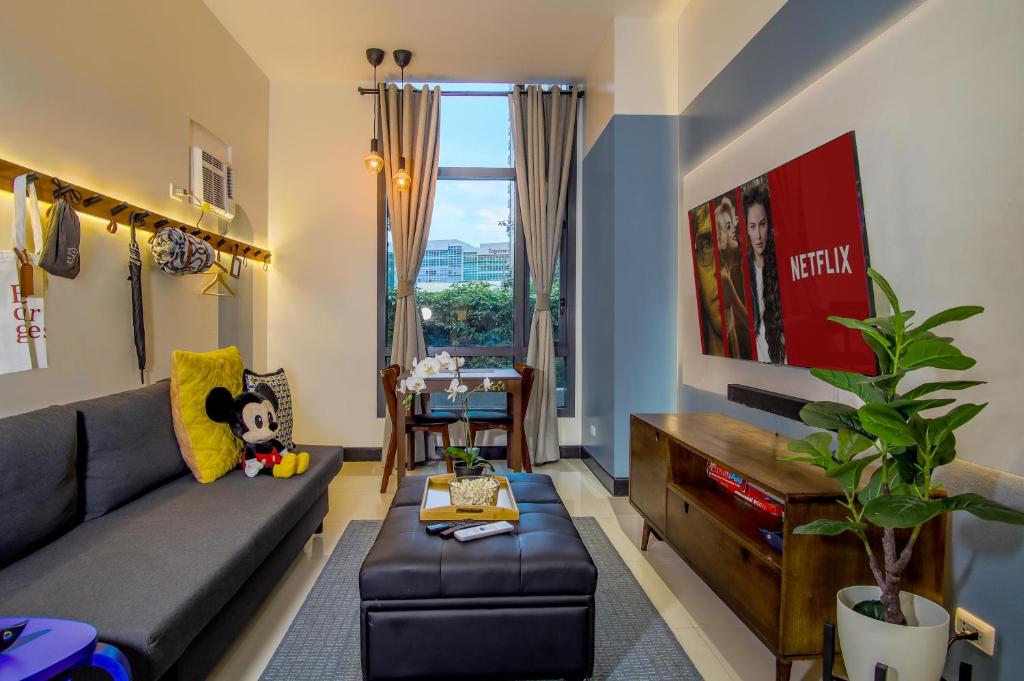Vintage Mickey Disney Stay in BGC -200mbps wifi