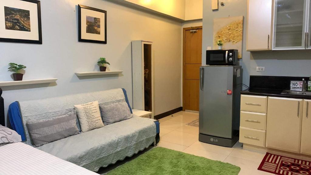 Morgan Suite BGC across5 Venice Canal Mall free Pool gym
