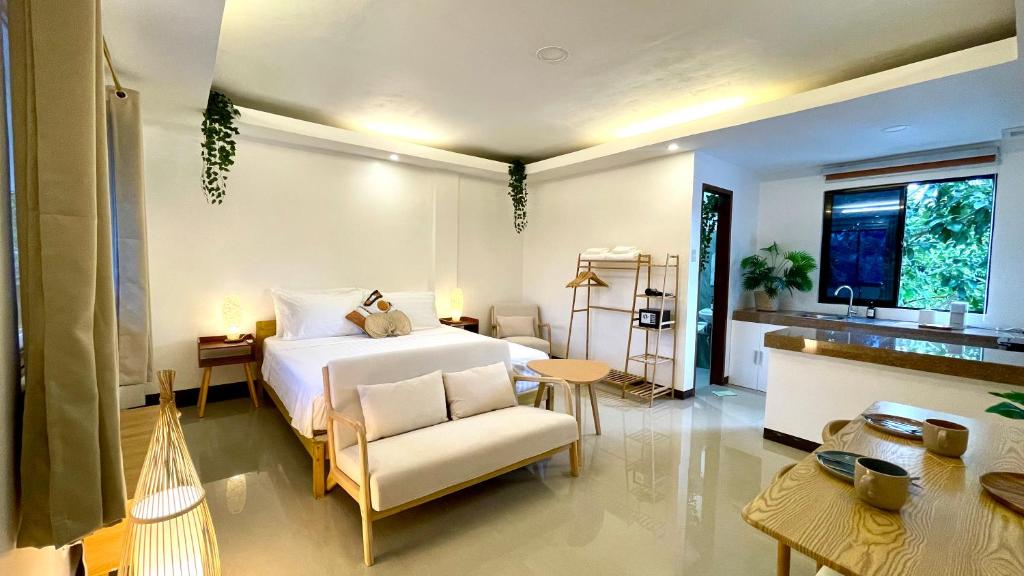 Namal Apartelle - Free Scooter & GYM access