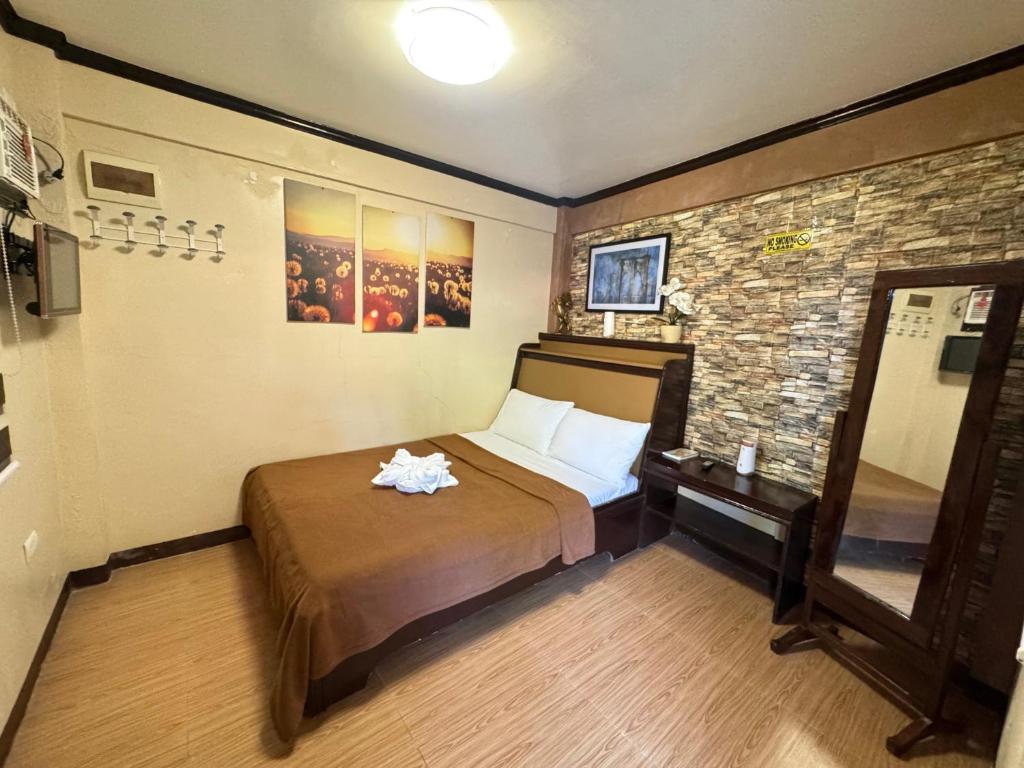 Nazarene Apartelle -R1