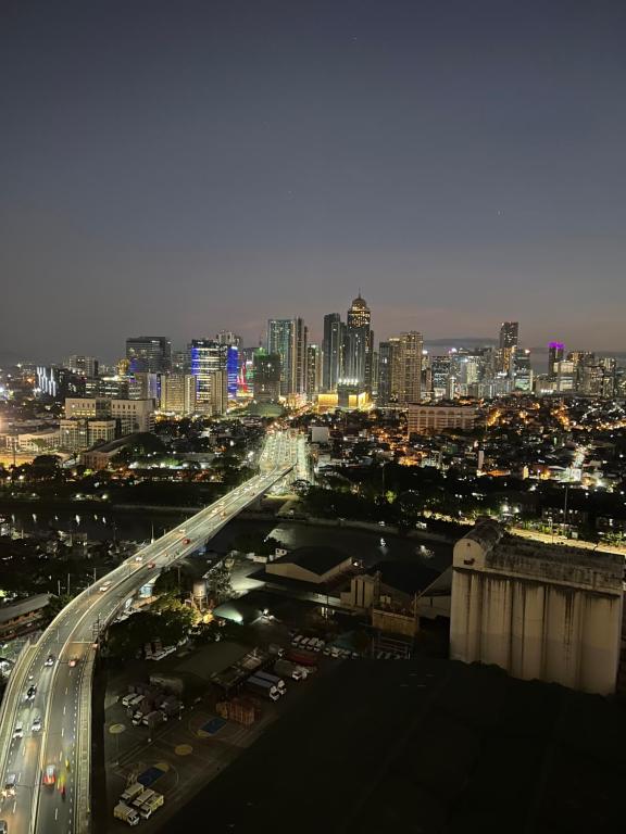Near Bgc Makati Ortigas 1Br Wi-Fi Netflix balcony