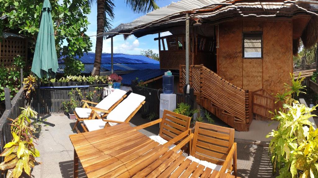 Charming seaview chalet with AC, kitchen, downtown