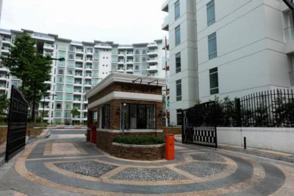Newport Executive Villas 1BR Condotel T3 Airport, Mall & Golf Nearby