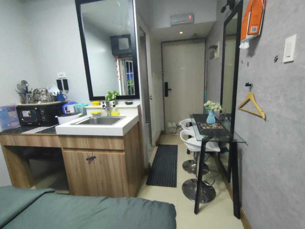 Nics Condotel - massage,King bed,projector