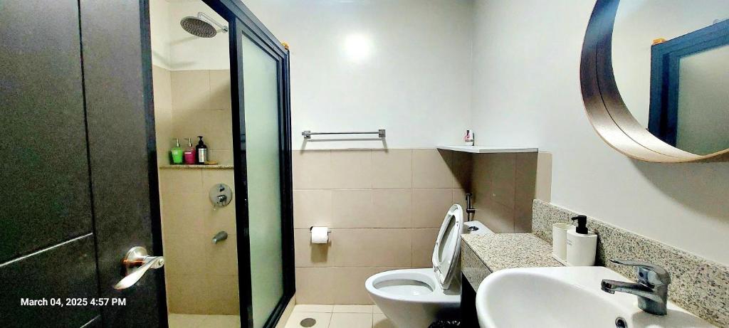 North Breeze Staycation - 2BR Penthouse Condo with Balcony and View