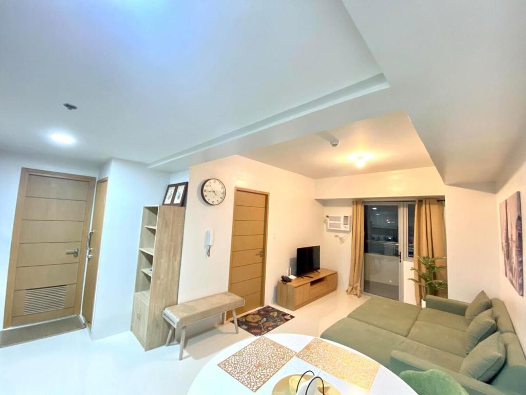 One Br with Balcony at East Gate