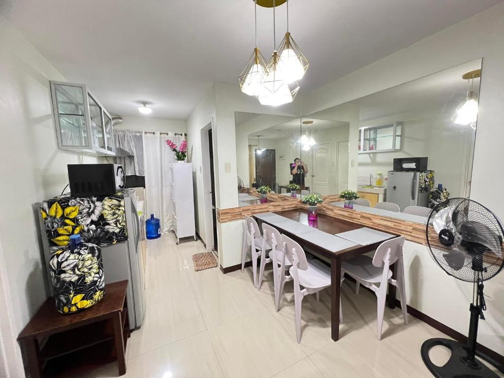 One Oasis Condo 2 Bedroom Free Pool & Wifi Beside SM City Mall