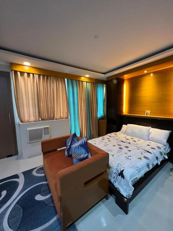 One Palmtree Villas Airport Condo