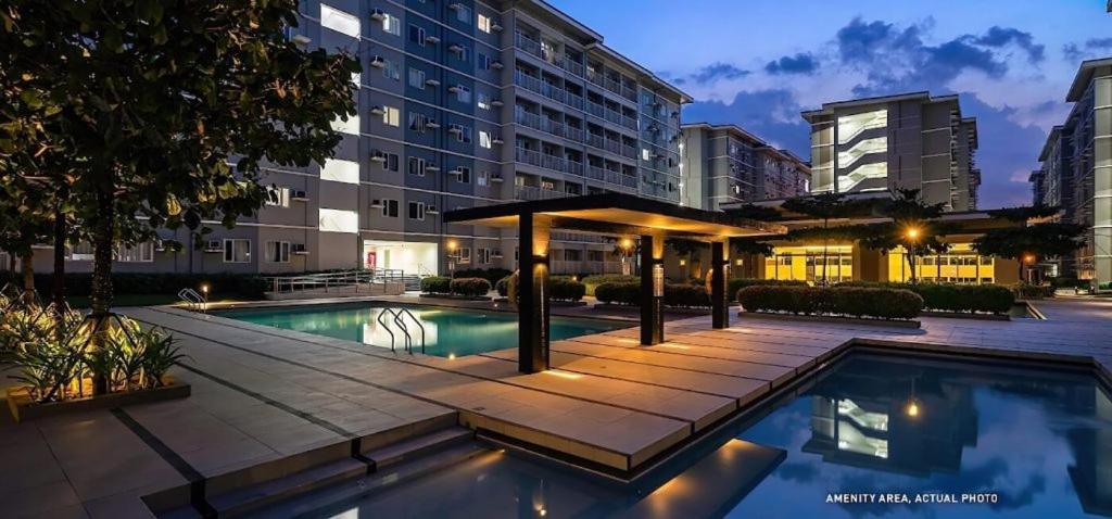 Trees Residence One Seven Suite