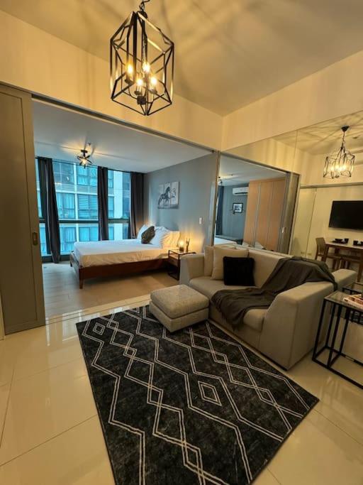 One Uptown Stylish Retro Suite