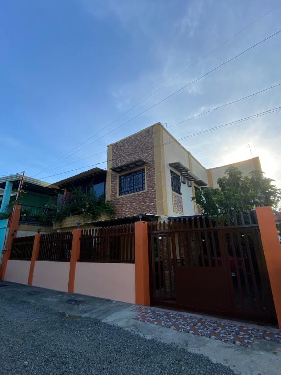 Len Staycation in Panabo 3BDR-2BR-Downstairs Wifi Netflix
