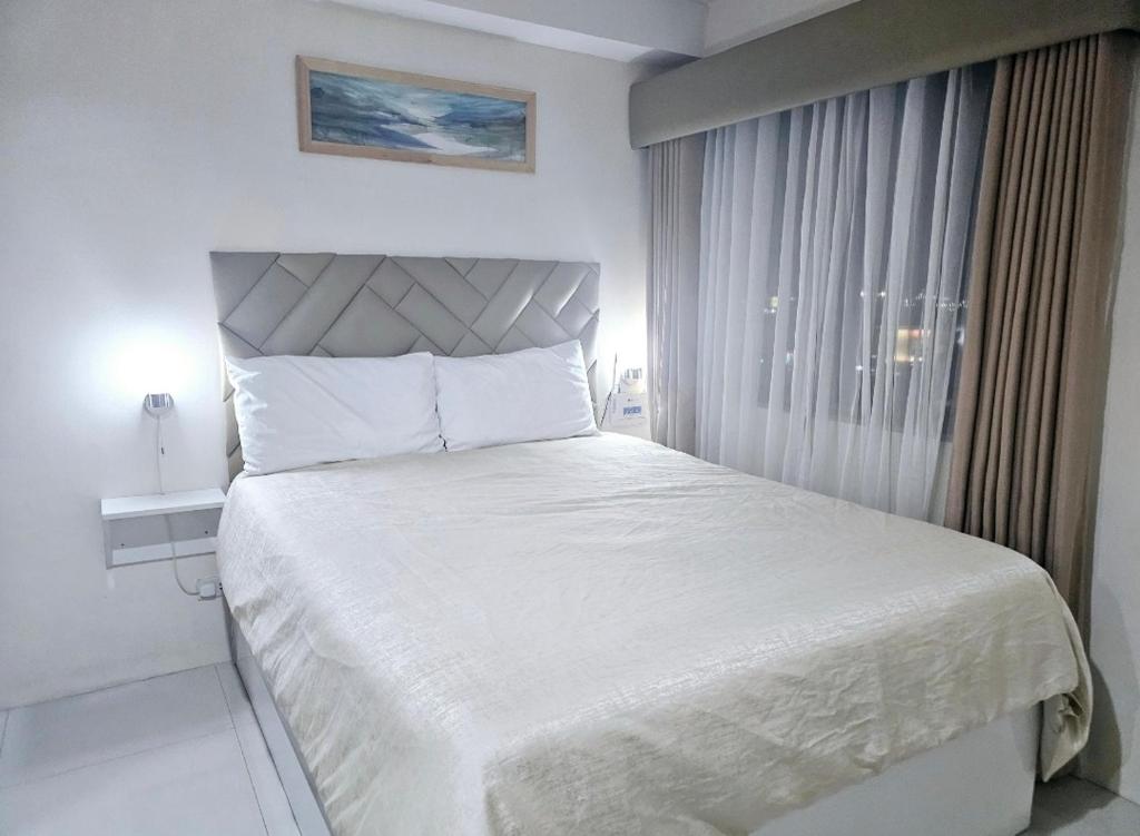 Persimmon Studios - Studio Unit- 16th Floor - 1641