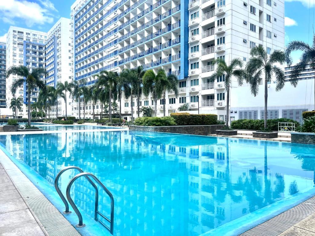 PinkDoorZ MOA Staycation at SEA Residences