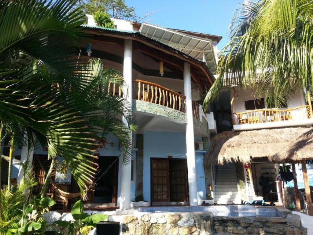 Dolphinbay Beachfront & Dive Resort