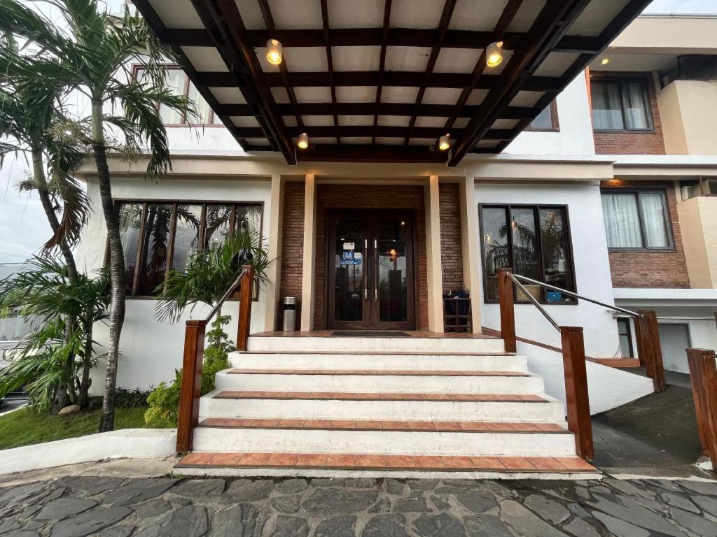 Mango Valley Hotel