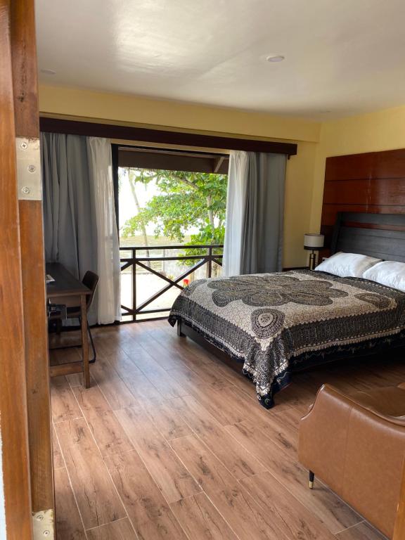 Entire Private Beachfront Villa in Siargao