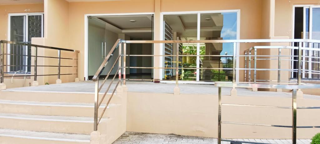 Private studio unit with balcony near the beaches