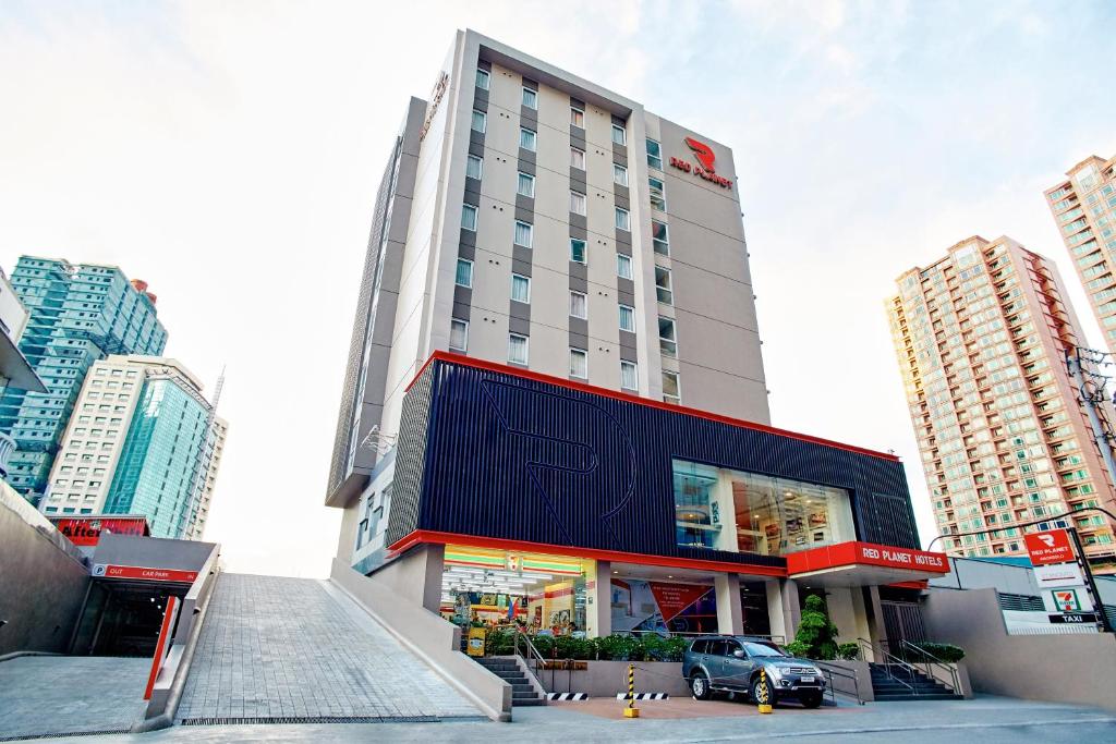 Red Planet Makati Amorsolo