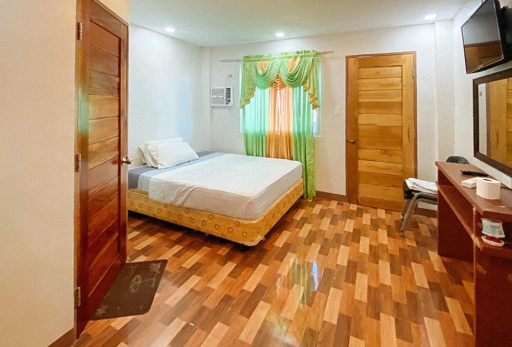 RedDoorz @ 4ks Pension House Bogo City Cebu