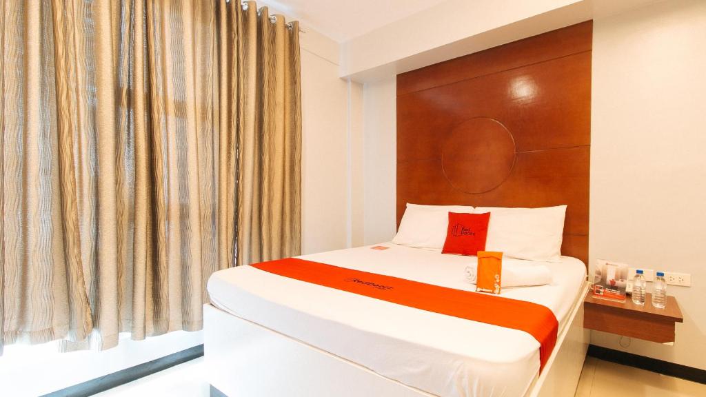RedDoorz near Bambang Station