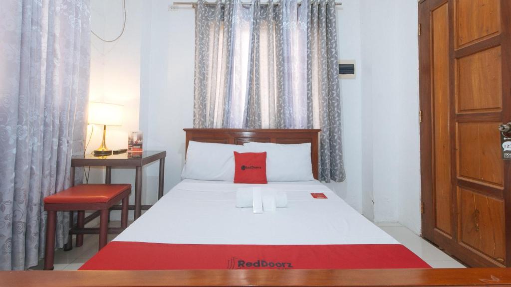 RedDoorz near LRT 2 Antipolo Station