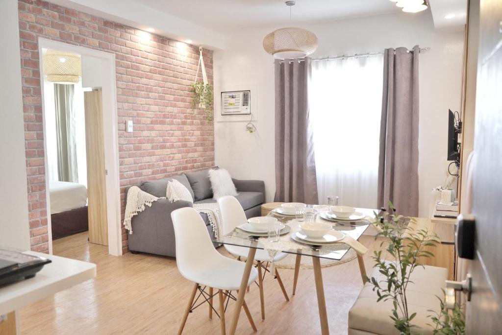 Rocca 1 Bedroom Boutique Suite w Balcony Mesaverte Residences