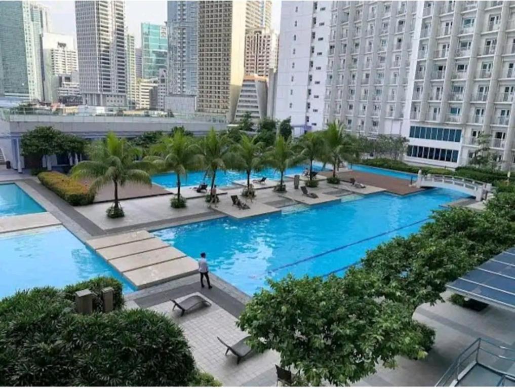 Ronnzel staycation in Jazz Residence Makati