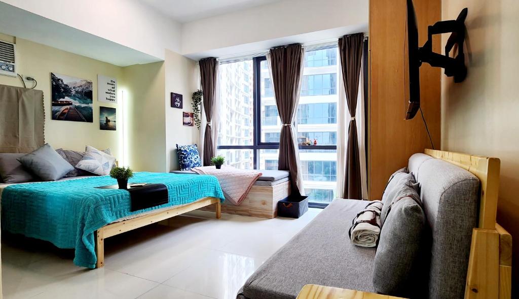 2 Unique Side-by-Side Studios Vibrant & Zen at Viceroy BGC