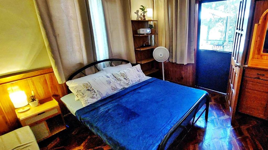 Room in Guest room - Couple Room 2C Transient Baguio Wifi Parking