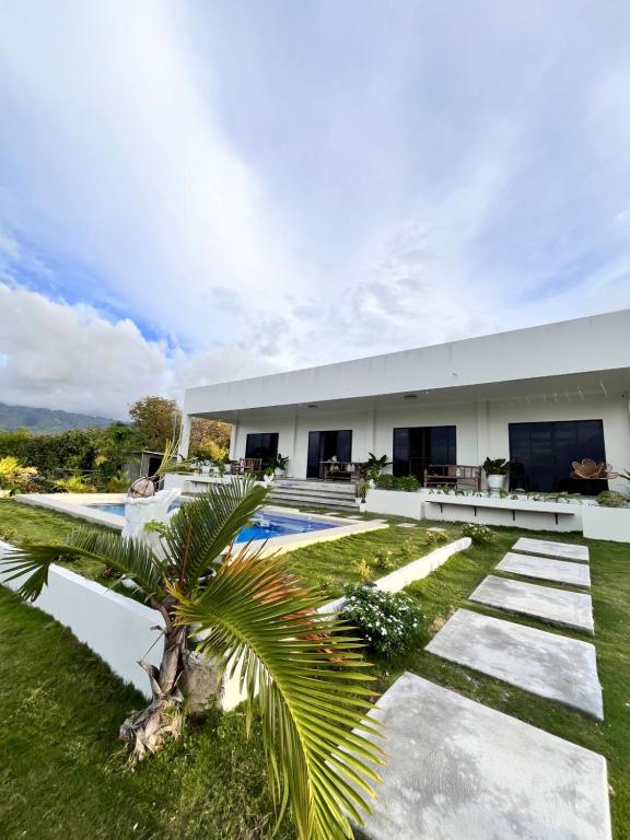 Sondela Lambug Room1 pool mountain view