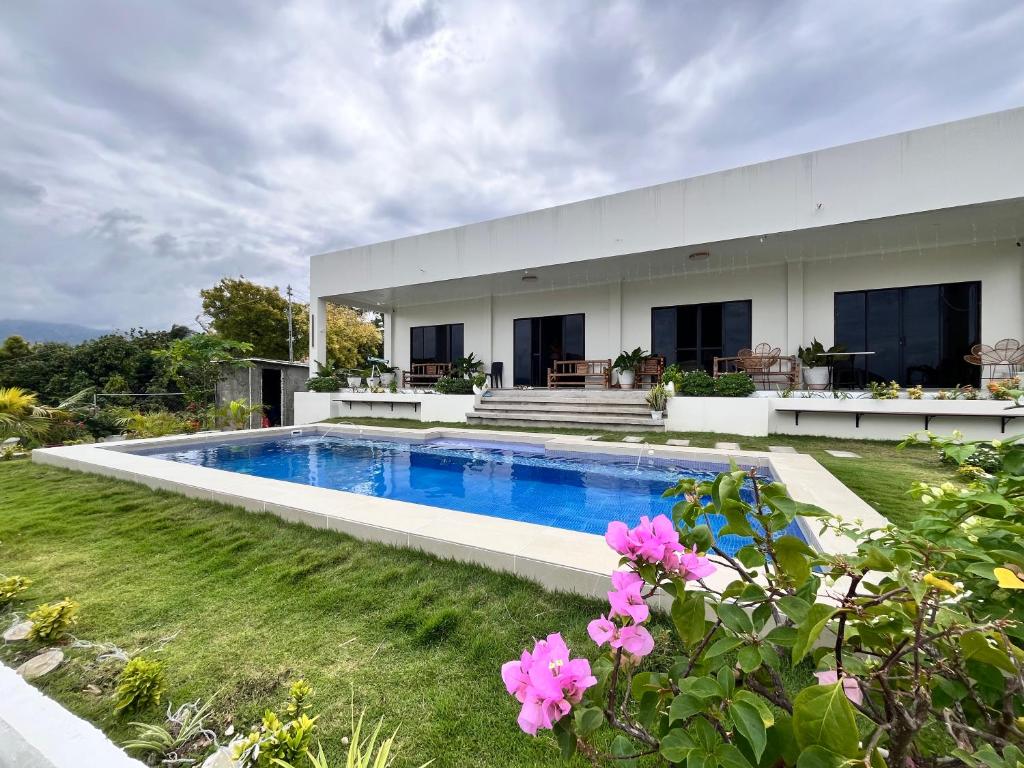 Sondela Lambug Room2 w pool mountain seaview