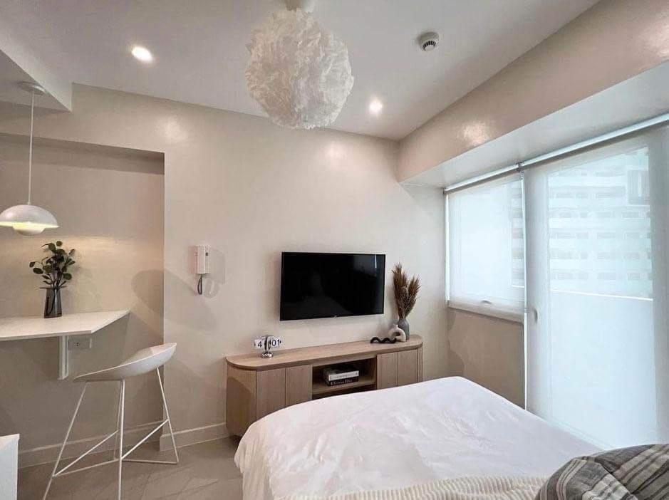 Rox place at The Residences at Commonwealth QC