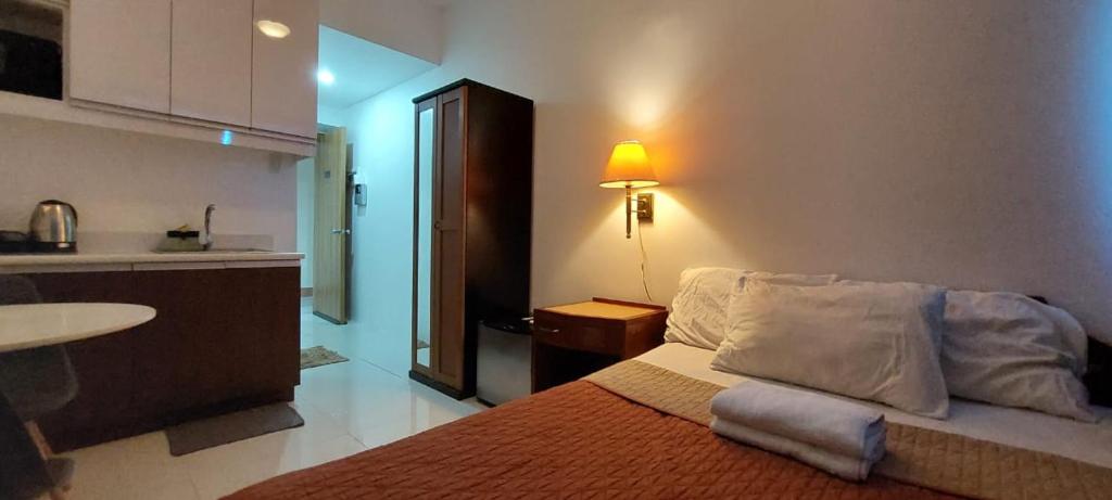 Roxas Blvd Stunning Studio Condo Near US Embassy