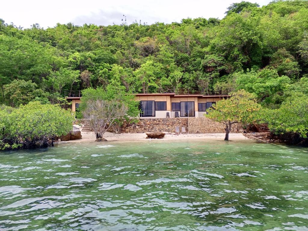 Sand Island Ecolodge and Dive Resort