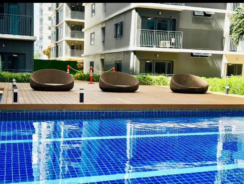 Scandi-Style & Organic condo Shore 3 MOA