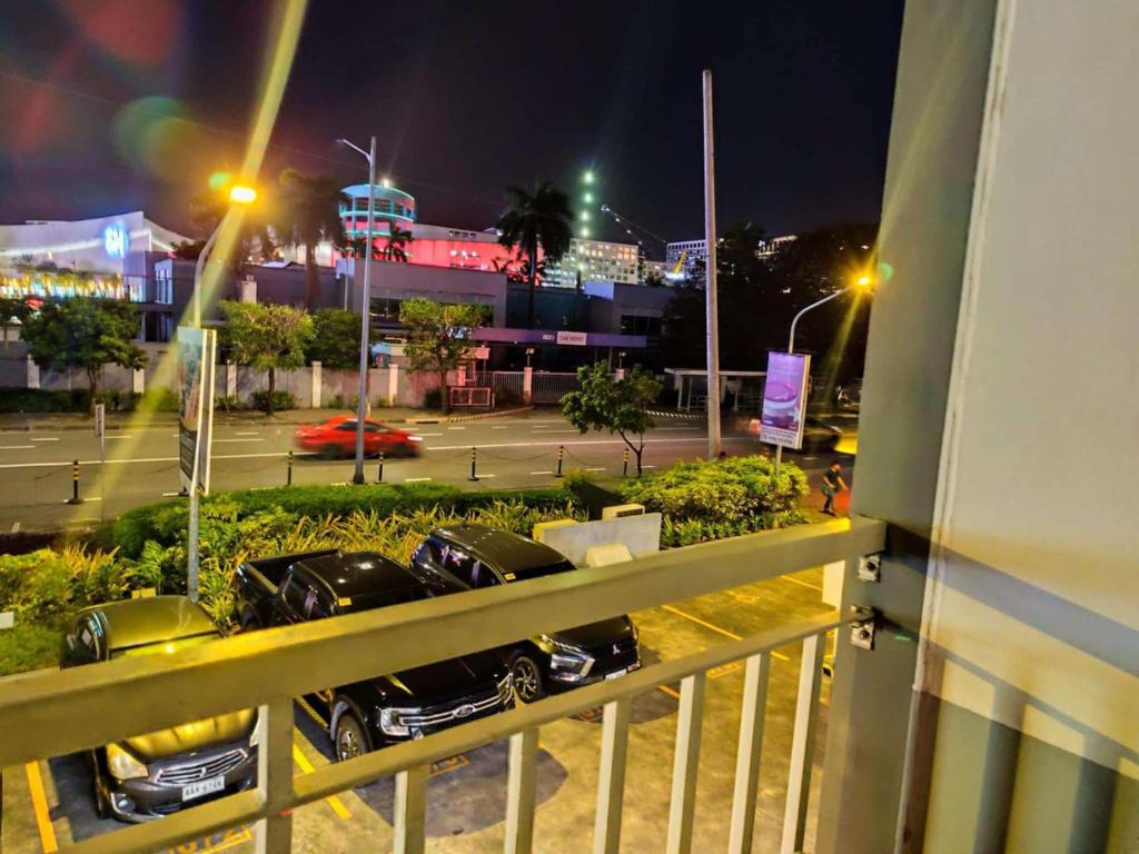 SD staycation Shell Residences facing moa complex