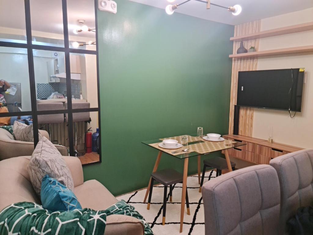 Cozy 2 bedroom Condo in Davao near Airport with balcony